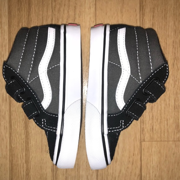 Vans - Picture 2 of 4